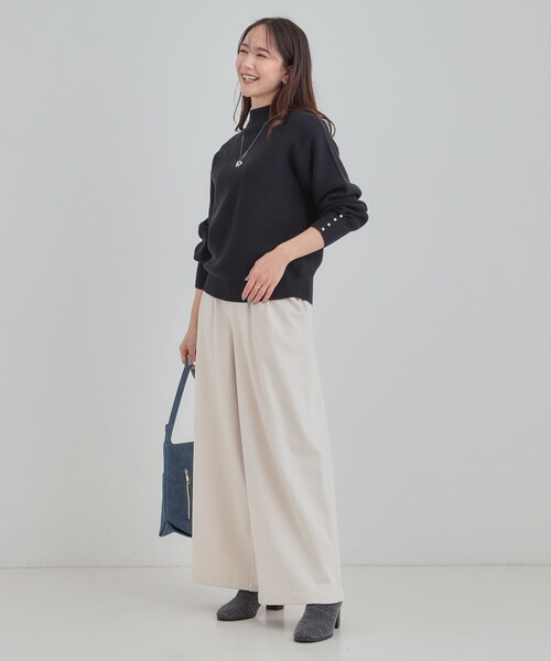 SHOO・LA・RUE（シューラルー）の「【洗濯機可/S-LL/毛玉になりにくい】お袖パールで上品な ハイネックニット（ニット/セーター・レディース・ネイビー/ライトグレー/グリーン系/ピンク系/アイボリー/ライトブルー・01/02/03/04）」の13枚目の写真