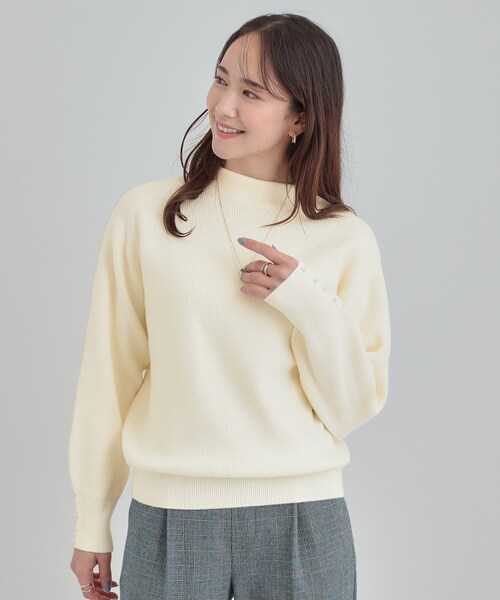 SHOO・LA・RUE（シューラルー）の「【洗濯機可/S-LL/毛玉になりにくい】お袖パールで上品な ハイネックニット（ニット/セーター・レディース・ネイビー/ライトグレー/グリーン系/ピンク系/アイボリー/ライトブルー・01/02/03/04）」の15枚目の写真