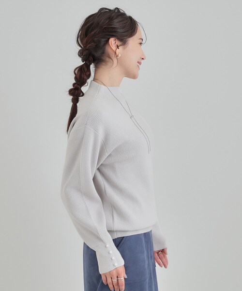 SHOO・LA・RUE(シューラルー)の「【毛玉になりにくい/洗濯機可/S-LL】お袖パールの上品ニット(ニット/セーター・レディース・ネイビー/ライトグレー/グリーン系/ピンク系/アイボリー/ライトブルー・01/02/03/04)」の21枚目の写真