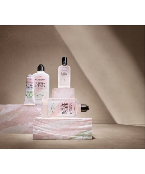 L'OCCITANE(ロクシタン)の「【数量限定】テ・ブランサクラ パフュームド ボディミルク 250mL(ボディケア/ボディクリーム・レディース・その他・FREE)」の3枚目の写真