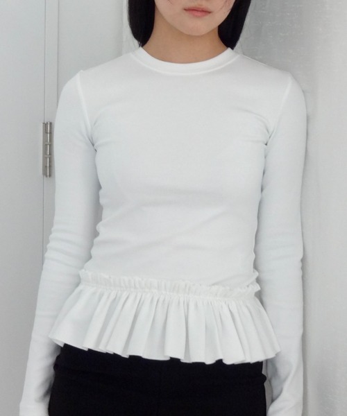 FEKETE(フェケテ)の「frill long sleeve tee / フリルロンT(Tシャツ/カットソー・レディース・ホワイト/グレー系その他/ホワイト系その他・SMALL/LARGE/MEDIUM)」の2枚目の写真