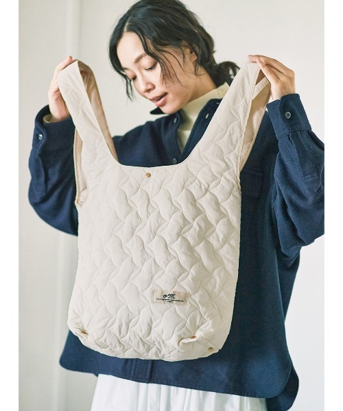 and myera（アンド マイラ）の「ａｎｄ　ｍｙｅｒａ　スノーボールのようなキルトバッグ（トートバッグ・レディース・ホワイト・ONE SIZE）」の4枚目の写真