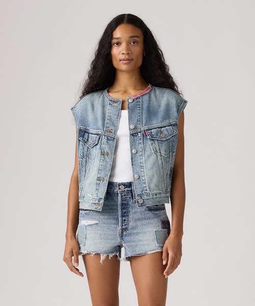 Levi's(リーバイス)の「Levi's/リーバイス 501(R) DAY SPECIAL COLLECTION ノーカラー SHRUNKEN 90S ベスト(ベスト・レディース・インディゴブルー・S/M/XS)」の2枚目の写真
