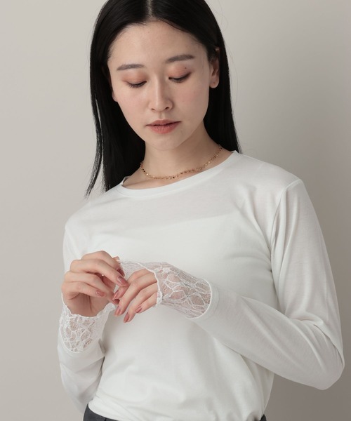 A part by（アパートバイ）の「レースレイヤードスリーブ_長袖（Tシャツ/カットソー・レディース・オフホワイト/ライトブルー/ブラック・FREE）」の2枚目の写真