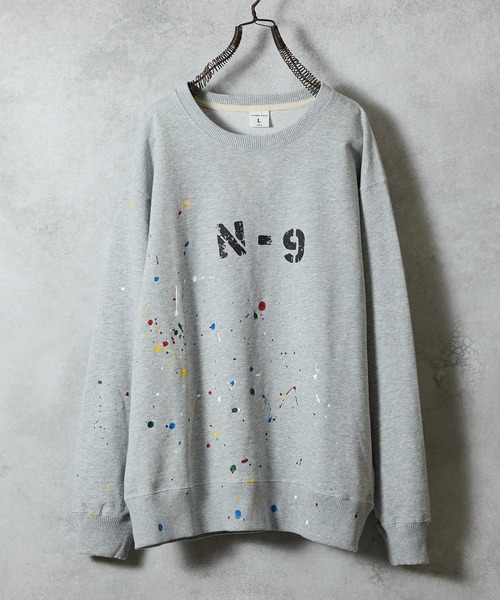 NUMBER (N)INE（ナンバーナイン）の「HAND PAINTED N-9 PRINTED CLASSIC CREWNECK SWEATSHIRT / ハンドペイント エヌナイン ロゴプリント クラシック クルーネック スウェットシャツ（スウェット・メンズ・グレー/グレー系その他2・M/XL/L）」の2枚目の写真