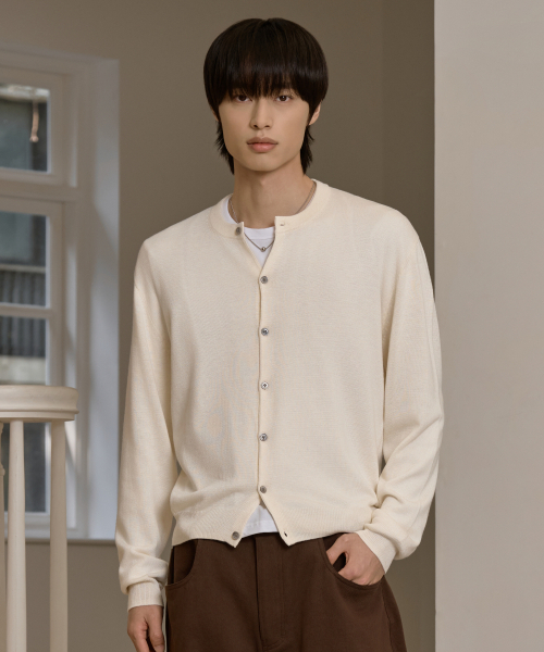 HYOJI(ヒョージ)の「カシミヤブレンドラウンドクロップニットカーディガン (5カラー)(カーディガン/ボレロ・メンズ・ブラウン/チャコール/アイボリー/ブラック/グレイッシュブルー/グレー・L/M/XL)」の10枚目の写真