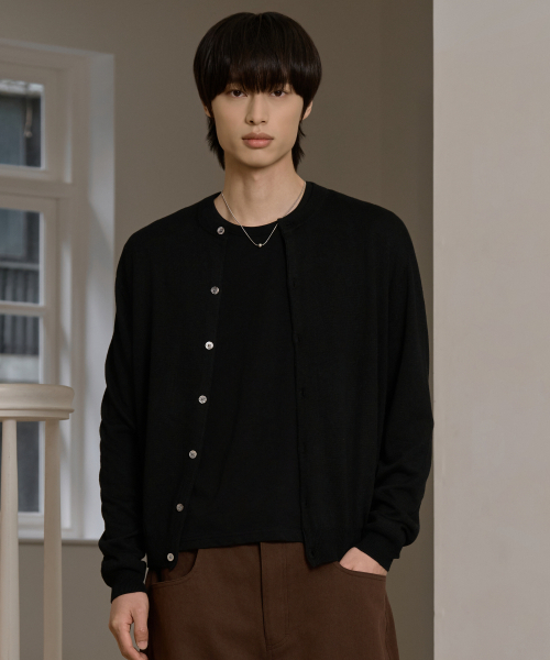 HYOJI(ヒョージ)の「カシミヤブレンドラウンドクロップニットカーディガン (5カラー)(カーディガン/ボレロ・メンズ・ブラウン/チャコール/アイボリー/ブラック/グレイッシュブルー/グレー・L/M/XL)」の11枚目の写真