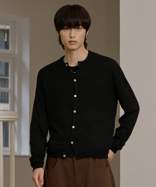 HYOJI(ヒョージ)の「カシミヤブレンドラウンドクロップニットカーディガン (5カラー)(カーディガン/ボレロ・メンズ・ブラウン/チャコール/アイボリー/ブラック/グレイッシュブルー/グレー・L/M/XL)」の12枚目の写真