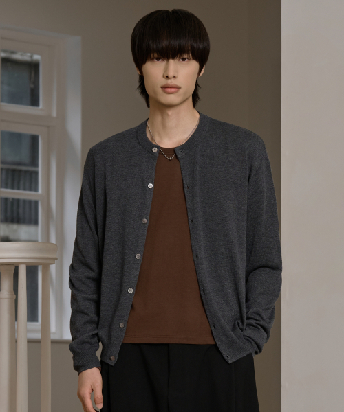 HYOJI(ヒョージ)の「カシミヤブレンドラウンドクロップニットカーディガン (5カラー)(カーディガン/ボレロ・メンズ・ブラウン/チャコール/アイボリー/ブラック/グレイッシュブルー/グレー・L/M/XL)」の13枚目の写真