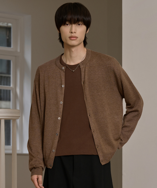 HYOJI(ヒョージ)の「カシミヤブレンドラウンドクロップニットカーディガン (5カラー)(カーディガン/ボレロ・メンズ・ブラウン/チャコール/アイボリー/ブラック/グレイッシュブルー/グレー・L/M/XL)」の15枚目の写真