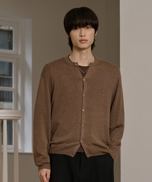 HYOJI(ヒョージ)の「カシミヤブレンドラウンドクロップニットカーディガン (5カラー)(カーディガン/ボレロ・メンズ・ブラウン/チャコール/アイボリー/ブラック/グレイッシュブルー/グレー・L/M/XL)」の7枚目の写真