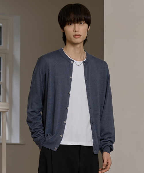 HYOJI(ヒョージ)の「カシミヤブレンドラウンドクロップニットカーディガン (5カラー)(カーディガン/ボレロ・メンズ・ブラウン/チャコール/アイボリー/ブラック/グレイッシュブルー/グレー・L/M/XL)」の8枚目の写真