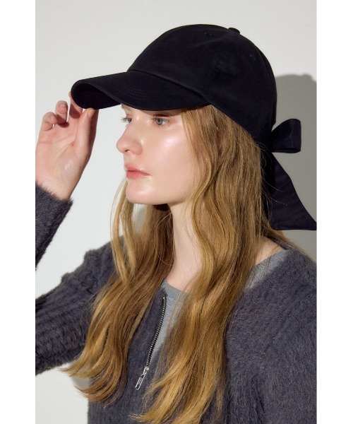 AZUL by moussy（アズールバイマウジー）の「バックリボンキャップ（キャップ・レディース・ライトベージュ/ブラック・FREE）」の4枚目の写真