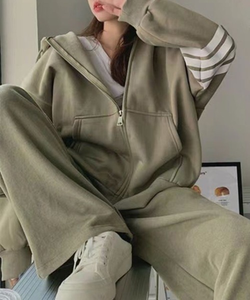 Flugge(フラッジー)の「ラインジップパーカーセットアップ(パーカー・レディース・グリーン・LARGE/MEDIUM)」の1枚目の写真