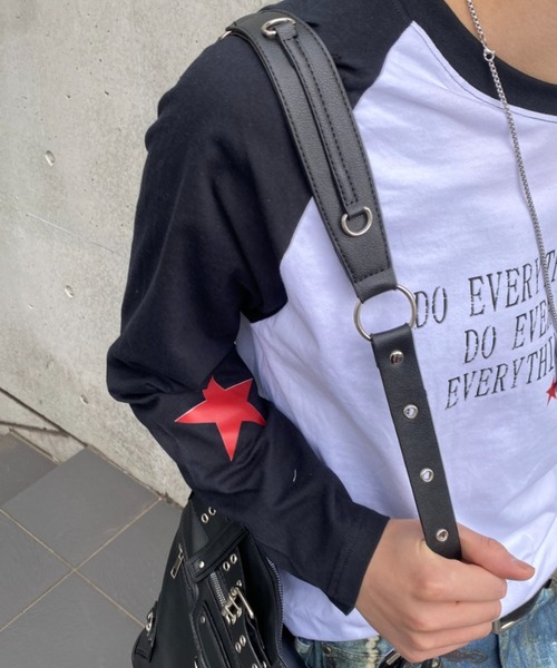 lilful(リルフル)の「【26年春夏新作】フェイクレザーベルトデザインギミックショルダーバッグ(ショルダーバッグ・メンズ・ブラック・F)」の4枚目の写真