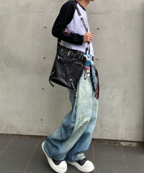 lilful(リルフル)の「【26年春夏新作】フェイクレザーベルトデザインギミックショルダーバッグ(ショルダーバッグ・メンズ・ブラック・F)」の5枚目の写真