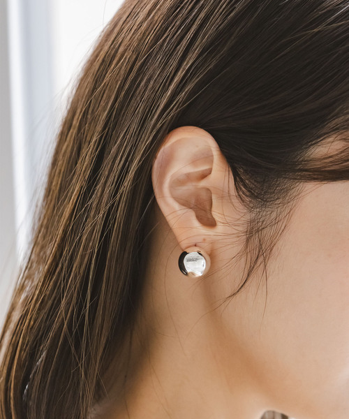 Noble（ノーブル）の「in mood/インムード BOWL pierce（ピアス（両耳用）・レディース・ゴールド/シルバー・FREE）」の2枚目の写真