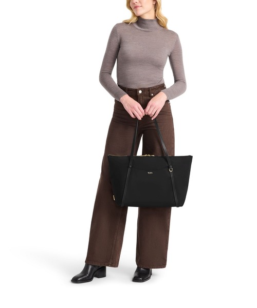 TUMI（トゥミ）の「VOYAGEUR 「キュー」トート（トートバッグ・レディース・ブラック×ゴールド/インディゴブルー/オートミール・FREE）」の8枚目の写真