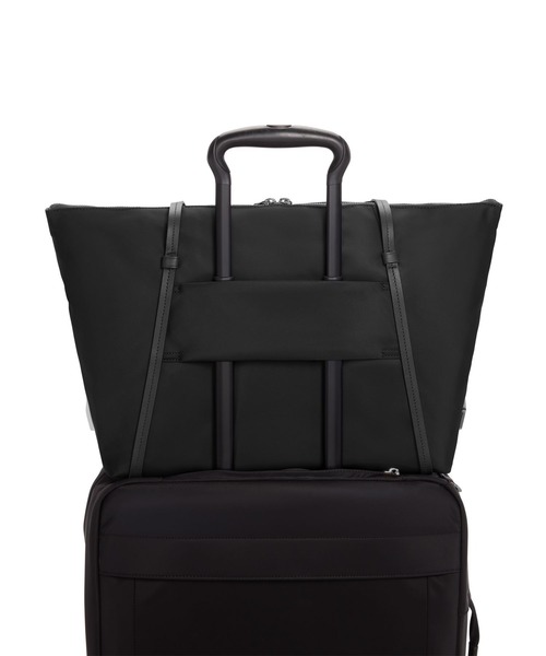 TUMI（トゥミ）の「VOYAGEUR 「キュー」トート（トートバッグ・レディース・ブラック×ゴールド/インディゴブルー/オートミール・FREE）」の14枚目の写真
