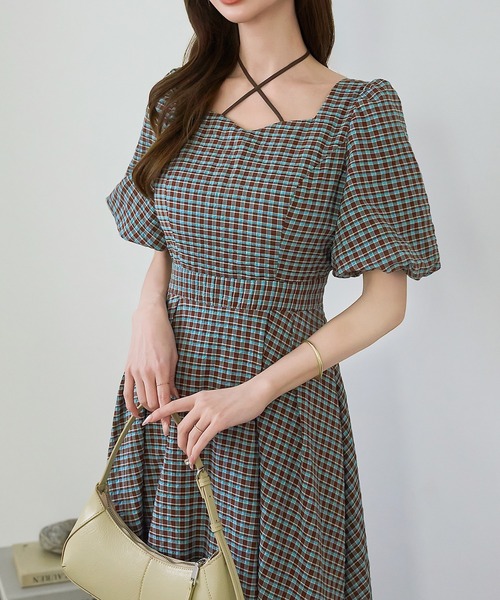 Meiru（メイル）の「チェックパフスリーブフレアワンピース（ワンピース・レディース・ブラウン/ネイビー/ブルー・LARGE/MEDIUM/SMALL）」の4枚目の写真