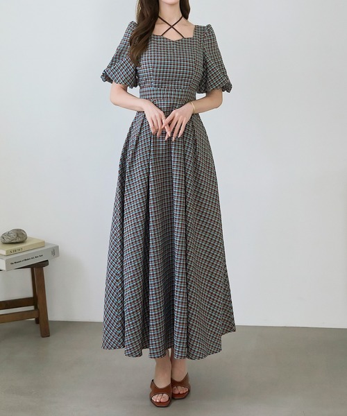 Meiru（メイル）の「チェックパフスリーブフレアワンピース（ワンピース・レディース・ブラウン/ネイビー/ブルー・LARGE/MEDIUM/SMALL）」の8枚目の写真