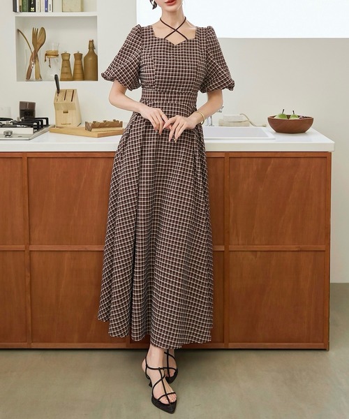 Meiru（メイル）の「チェックパフスリーブフレアワンピース（ワンピース・レディース・ブラウン/ネイビー/ブルー・LARGE/MEDIUM/SMALL）」の10枚目の写真