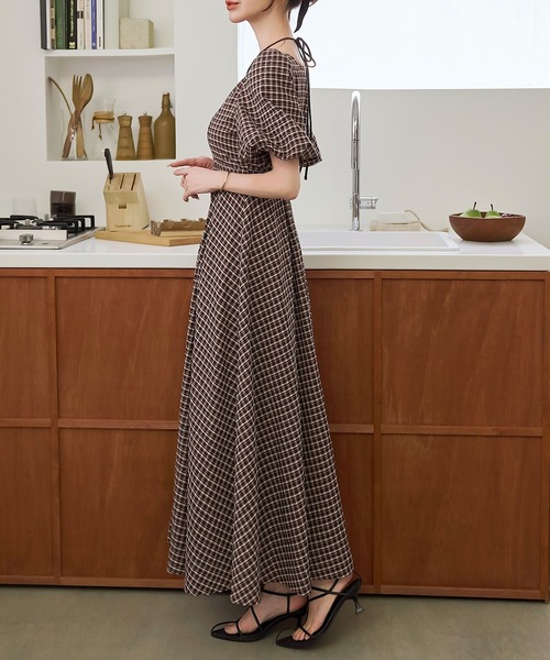 Meiru（メイル）の「チェックパフスリーブフレアワンピース（ワンピース・レディース・ブラウン/ネイビー/ブルー・LARGE/MEDIUM/SMALL）」の11枚目の写真
