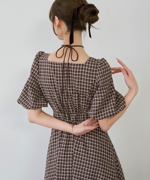 Meiru（メイル）の「チェックパフスリーブフレアワンピース（ワンピース・レディース・ブラウン/ネイビー/ブルー・LARGE/MEDIUM/SMALL）」の13枚目の写真