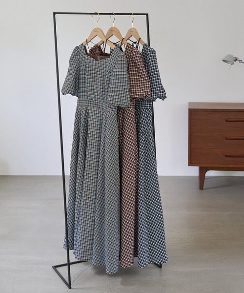 Meiru（メイル）の「チェックパフスリーブフレアワンピース（ワンピース・レディース・ブラウン/ネイビー/ブルー・LARGE/MEDIUM/SMALL）」の22枚目の写真