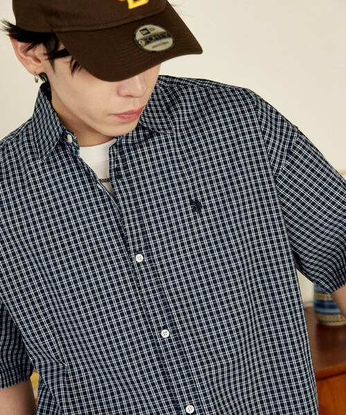 U.S. POLO ASSN.(ユーエスポロアッスン)の「U.S. POLO ASSN.U.S. POLO ASSN. × PUBLUX/ユーエスポロアッスン 別注 ワンポイント チェック ショートスリーブシャツ 限定(シャツ/ブラウス・メンズ・チャコールグレー/ブラック/ホワイト/モカ/ベージュ/ネイビー・S/M/L)」の6枚目の写真