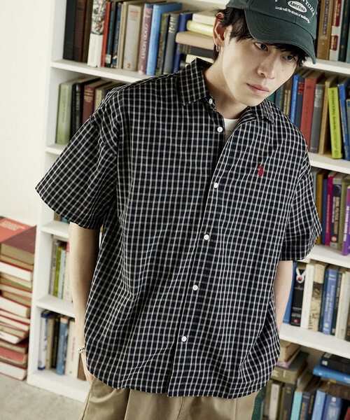 U.S. POLO ASSN.(ユーエスポロアッスン)の「U.S. POLO ASSN.U.S. POLO ASSN. × PUBLUX/ユーエスポロアッスン 別注 ワンポイント チェック ショートスリーブシャツ 限定(シャツ/ブラウス・メンズ・チャコールグレー/ブラック/ホワイト/モカ/ベージュ/ネイビー・S/M/L)」の3枚目の写真