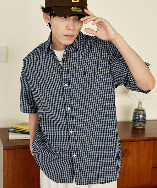 U.S. POLO ASSN.(ユーエスポロアッスン)の「U.S. POLO ASSN.U.S. POLO ASSN. × PUBLUX/ユーエスポロアッスン 別注 ワンポイント チェック ショートスリーブシャツ 限定(シャツ/ブラウス・メンズ・チャコールグレー/ブラック/ホワイト/モカ/ベージュ/ネイビー・S/M/L)」の7枚目の写真