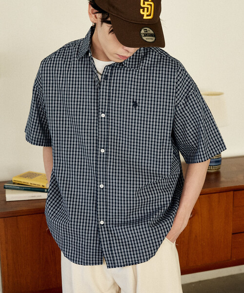 U.S. POLO ASSN.(ユーエスポロアッスン)の「U.S. POLO ASSN.U.S. POLO ASSN. × PUBLUX/ユーエスポロアッスン 別注 ワンポイント チェック ショートスリーブシャツ 限定(シャツ/ブラウス・メンズ・チャコールグレー/ブラック/ホワイト/モカ/ベージュ/ネイビー・S/M/L)」の9枚目の写真