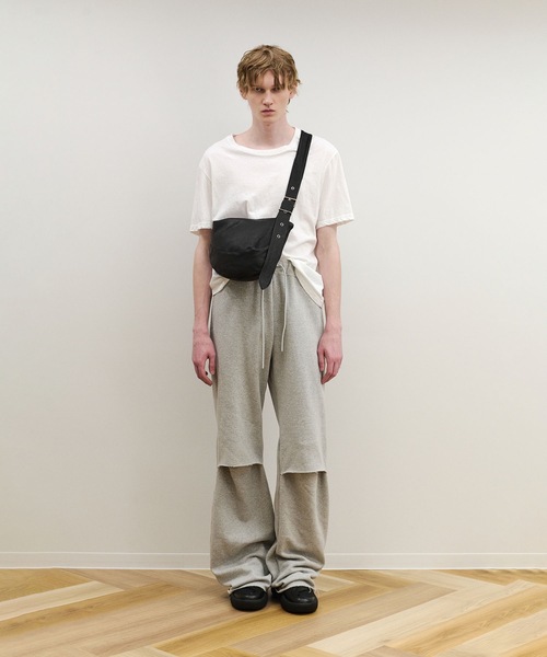 VEIN （ヴェイン）の「ゴートレザー ショルダーバッグ / GOAT LEATHER SHOULDER BAG（ショルダーバッグ・メンズ・ブラック・ONE SIZE）」の4枚目の写真