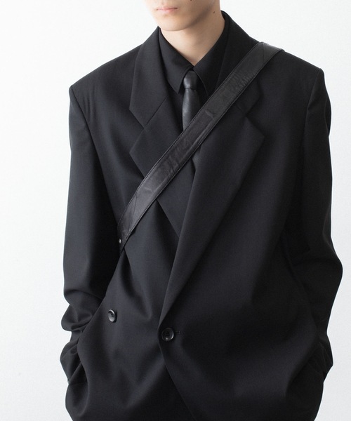 VEIN （ヴェイン）の「ゴートレザー ショルダーバッグ / GOAT LEATHER SHOULDER BAG（ショルダーバッグ・メンズ・ブラック・ONE SIZE）」の2枚目の写真