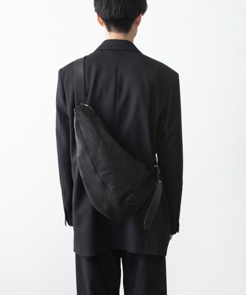 VEIN （ヴェイン）の「ゴートレザー ショルダーバッグ / GOAT LEATHER SHOULDER BAG（ショルダーバッグ・メンズ・ブラック・ONE SIZE）」の6枚目の写真