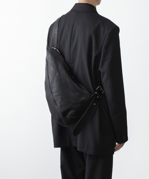 VEIN （ヴェイン）の「ゴートレザー ショルダーバッグ / GOAT LEATHER SHOULDER BAG（ショルダーバッグ・メンズ・ブラック・ONE SIZE）」の5枚目の写真