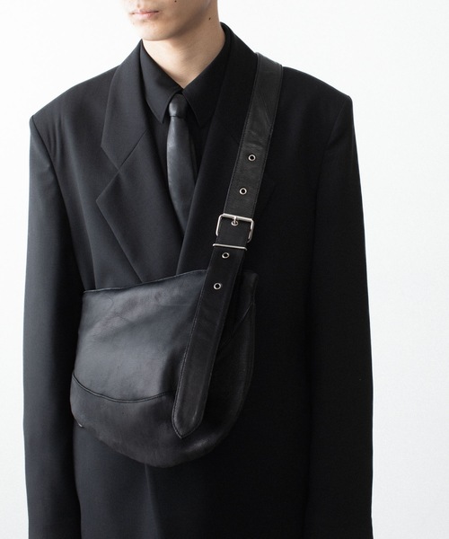 VEIN （ヴェイン）の「ゴートレザー ショルダーバッグ / GOAT LEATHER SHOULDER BAG（ショルダーバッグ・メンズ・ブラック・ONE SIZE）」の7枚目の写真