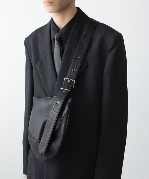 VEIN （ヴェイン）の「ゴートレザー ショルダーバッグ / GOAT LEATHER SHOULDER BAG（ショルダーバッグ・メンズ・ブラック・ONE SIZE）」の8枚目の写真