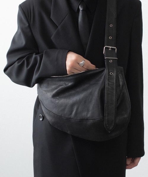 VEIN （ヴェイン）の「ゴートレザー ショルダーバッグ / GOAT LEATHER SHOULDER BAG（ショルダーバッグ・メンズ・ブラック・ONE SIZE）」の9枚目の写真