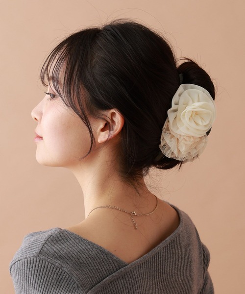 tiny tiny（ティニーティニー）の「BIGローズバンスクリップ[tiny tiny(ティニーティニー)]（バレッタ/ヘアクリップ・レディース・ホワイト/ブラック・0）」の3枚目の写真