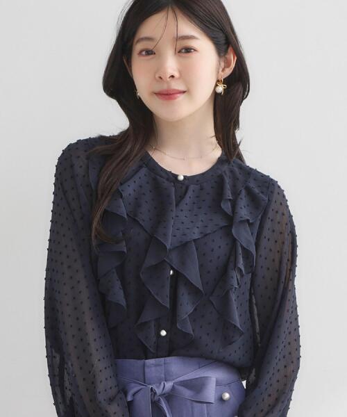 couture brooch(クチュールブローチ)の「【洗える・着映え】ドビードット フリルブラウス(シャツ/ブラウス・レディース・ネイビー/ホワイト・36/38/40/42)」の2枚目の写真