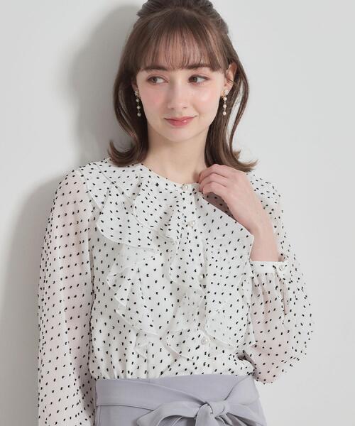 couture brooch(クチュールブローチ)の「【洗える・着映え】ドビードット フリルブラウス(シャツ/ブラウス・レディース・ネイビー/ホワイト・36/38/40/42)」の4枚目の写真