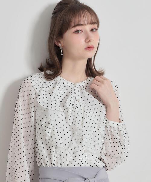 couture brooch(クチュールブローチ)の「【洗える・着映え】ドビードット フリルブラウス(シャツ/ブラウス・レディース・ネイビー/ホワイト・36/38/40/42)」の5枚目の写真