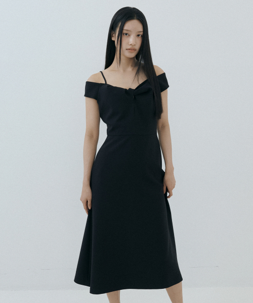 LUCIR ZU(ルシールズ)の「Romantic Twist Strap Dress (black)(ワンピース・レディース・その他・SMALL/MEDIUM)」の1枚目の写真