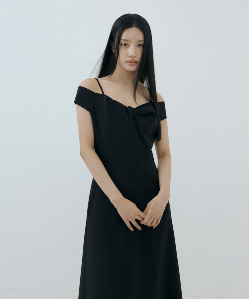 LUCIR ZU(ルシールズ)の「Romantic Twist Strap Dress (black)(ワンピース・レディース・その他・SMALL/MEDIUM)」の2枚目の写真