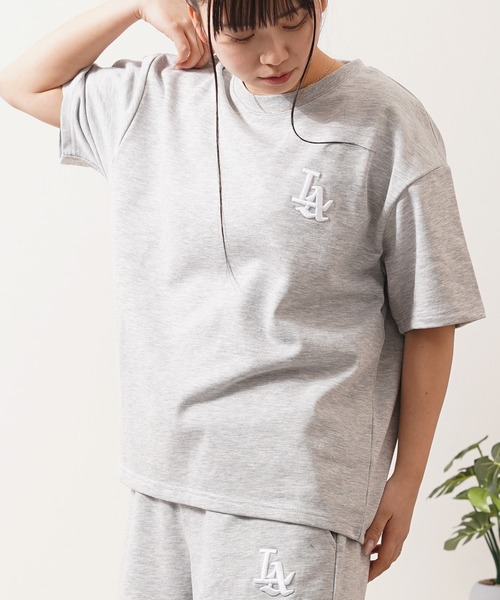 STAY GOLD（ステイゴールド）の「【STAYGOLD】LA ロゴ刺繍 ショート丈 ボックスシルエット 裏毛スウェットTシャツ / セットアップ対応 / LA Logo Embroidered Sweatshirt T-Shirt（Tシャツ/カットソー・レディース・ブラック/ホワイト/グリーン/ネイビー/グレー・XL/M/L）」の4枚目の写真