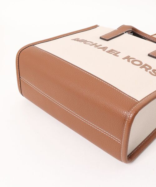 MICHAEL KORS（マイケルコース）の「XBODY STCTRD TOTE W TP ZP Crossbody（ショルダーバッグ・メンズ・ベージュ系・FREE）」の3枚目の写真