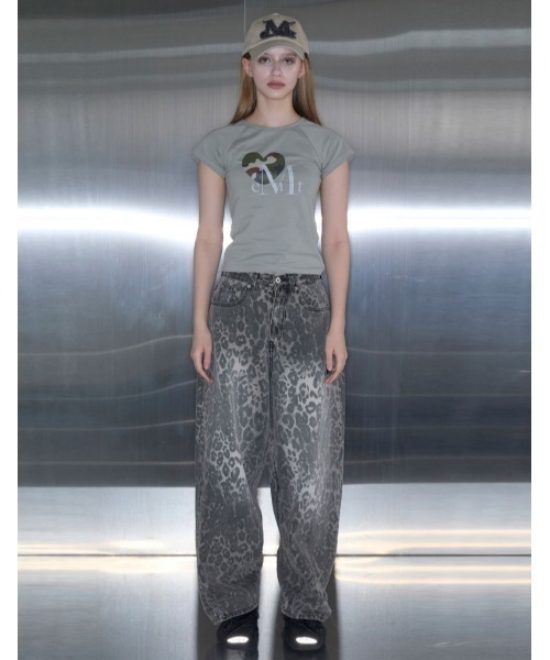 MUCENT(ムセント)の「A'GEM/9 × .kom 『MUCENT/ムセント』 CANYON HEART CAMO HALF T UNISEX/キャニオンハートカモ Tシャツ(Tシャツ/カットソー・レディース・カーキ/チャコールグレー・XS)」の4枚目の写真