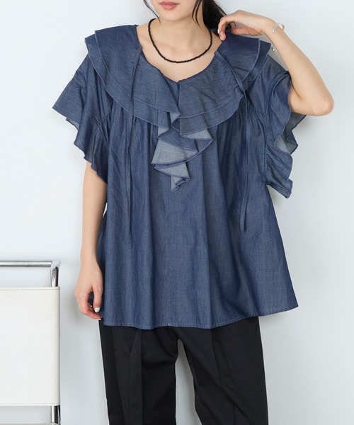 forksy.(フォルクシー)の「【forksy.】ラッフルフリル ライトデニム フレンチスリーブブラウス(シャツ/ブラウス・レディース・ブラック/ライトブルー/ライトグレー/ネイビー・FREE)」の7枚目の写真